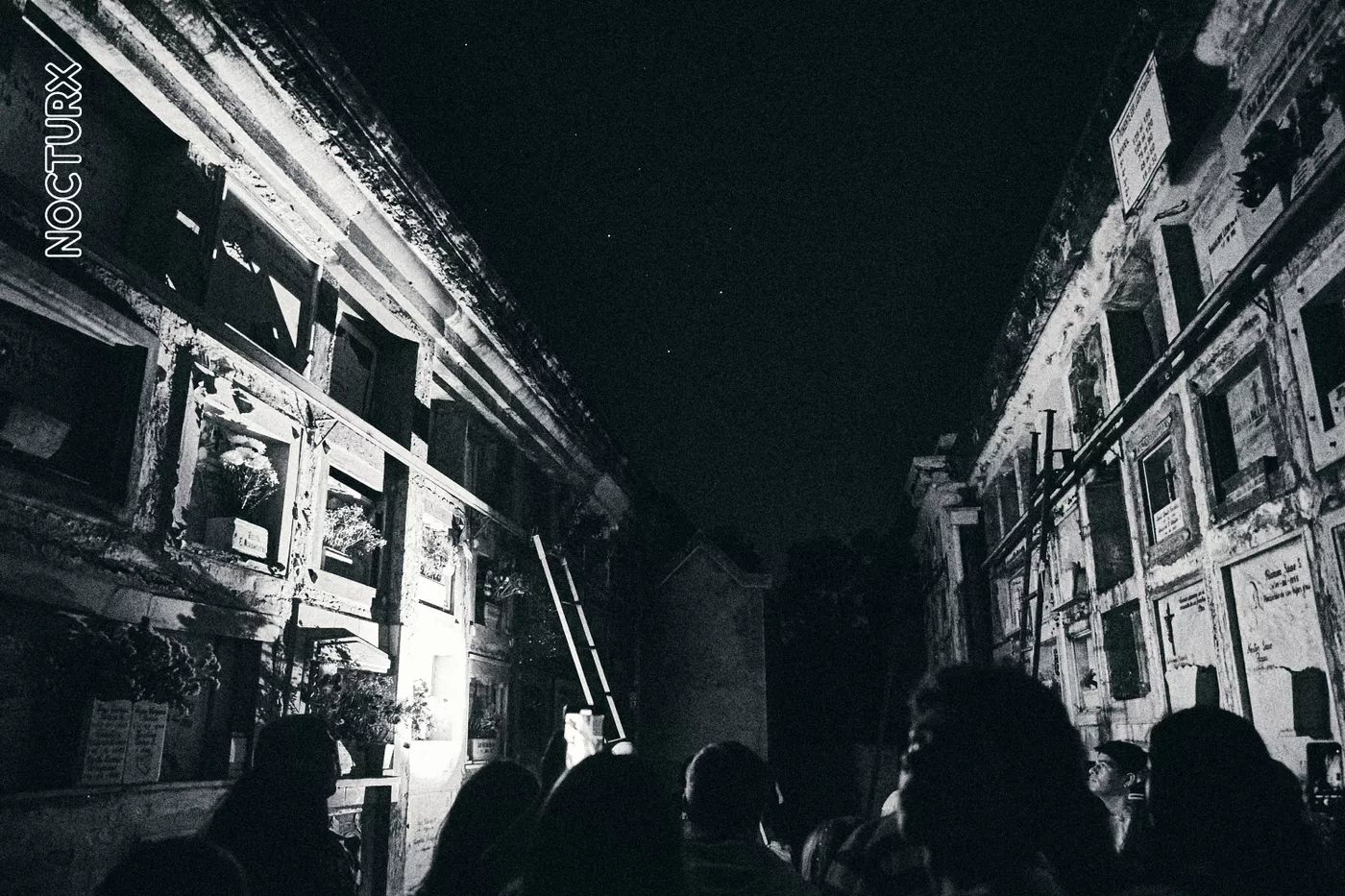Una Noche en el Cementerio