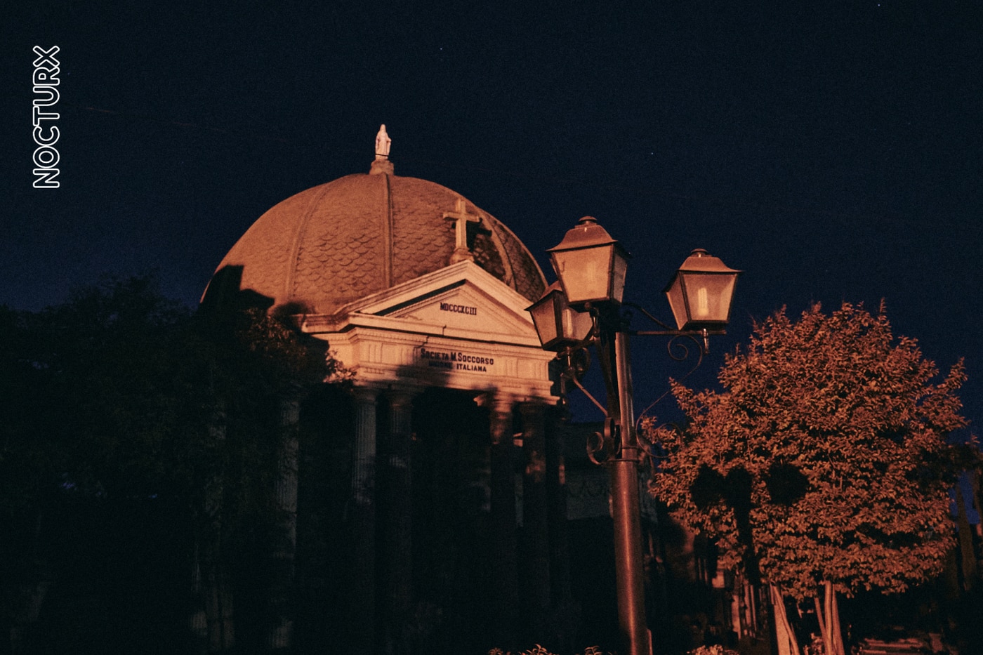 Una Noche en el Cementerio