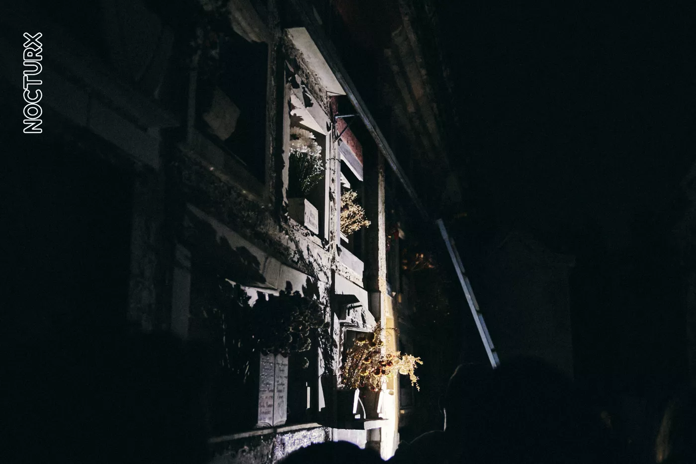 Una Noche en el Cementerio