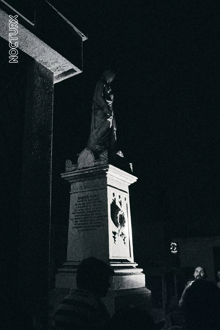 Una Noche en el Cementerio