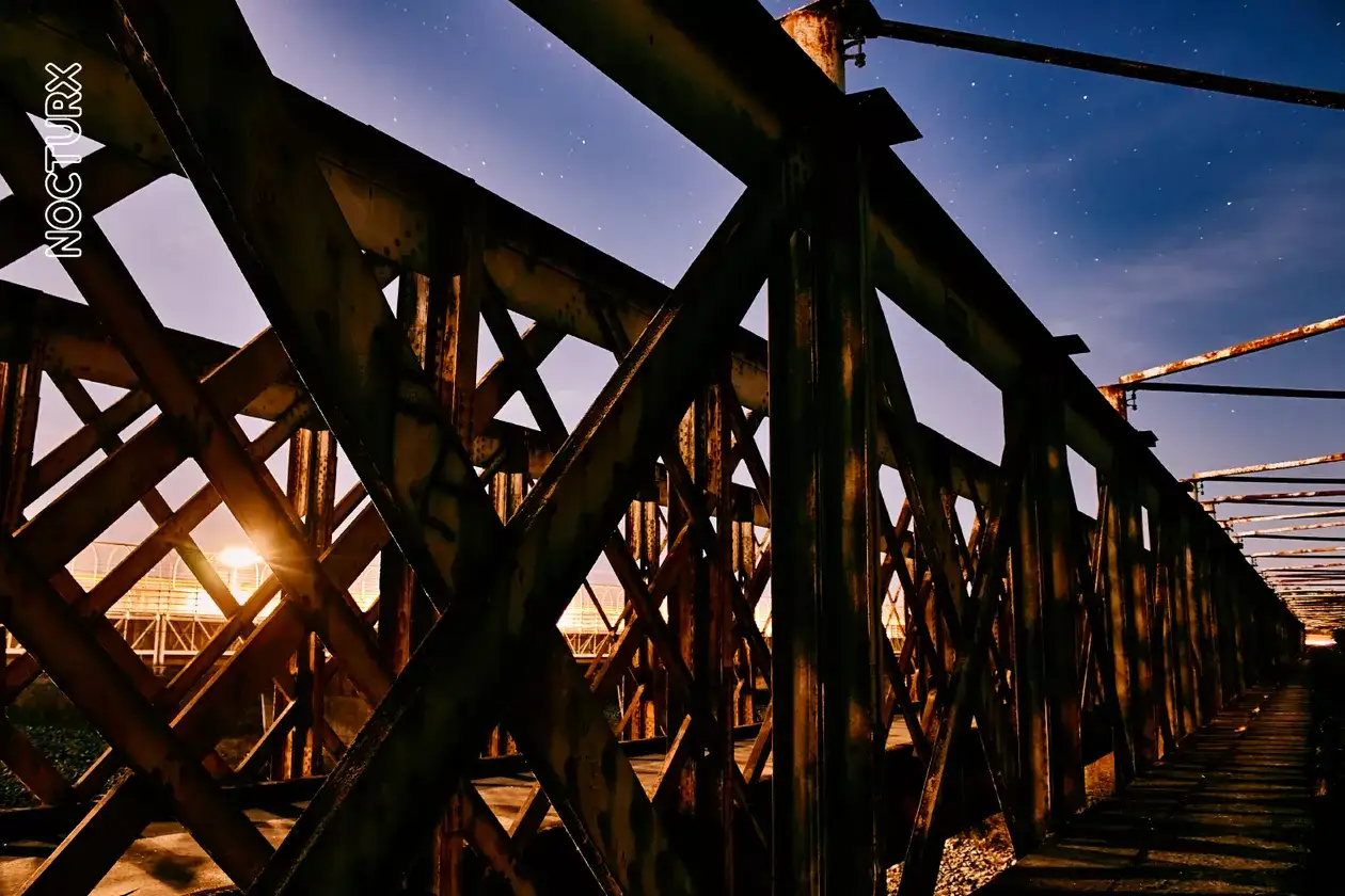 El viejo puente Maule bajo las estrellas